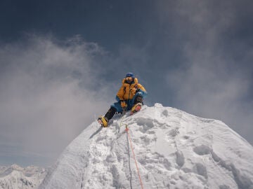 El escalador nepalí Nima Rinji en una cumbre