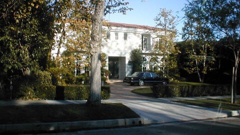 La casa en Beverly Hills donde Lyle y Erik Menéndez mataron a sus padres