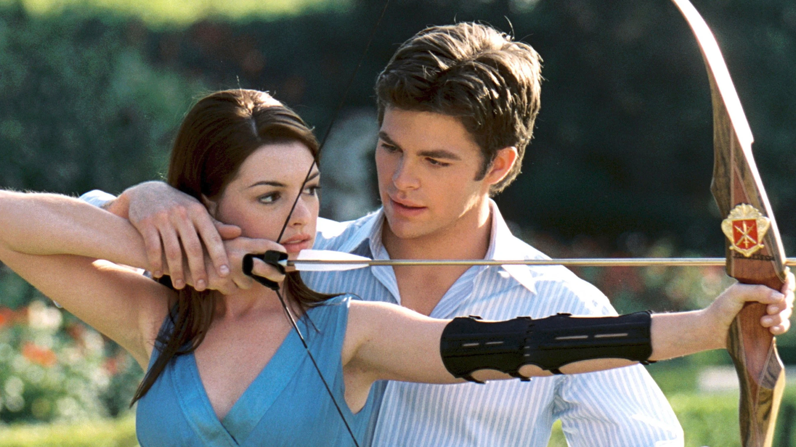 Chris Pine como Lord Nicholas Devereaux y Anne Hathaway como Mia Thermopholis en Princesa por sorpresa 2