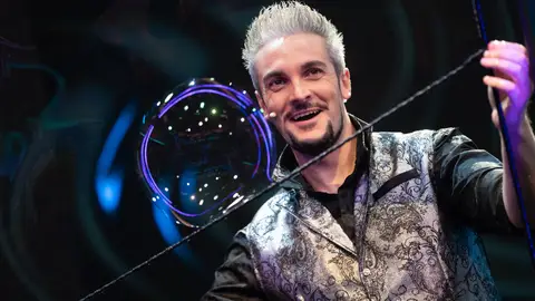 ¡Pompas gigantes! El espectáculo de pompas que ha dejado boquiabierto a Pablo Motos y Ana Guerra ¡Pompas gigantes! El espectáculo de pompas que ha dejado boquiabierto a Pablo Motos y Ana Guerra