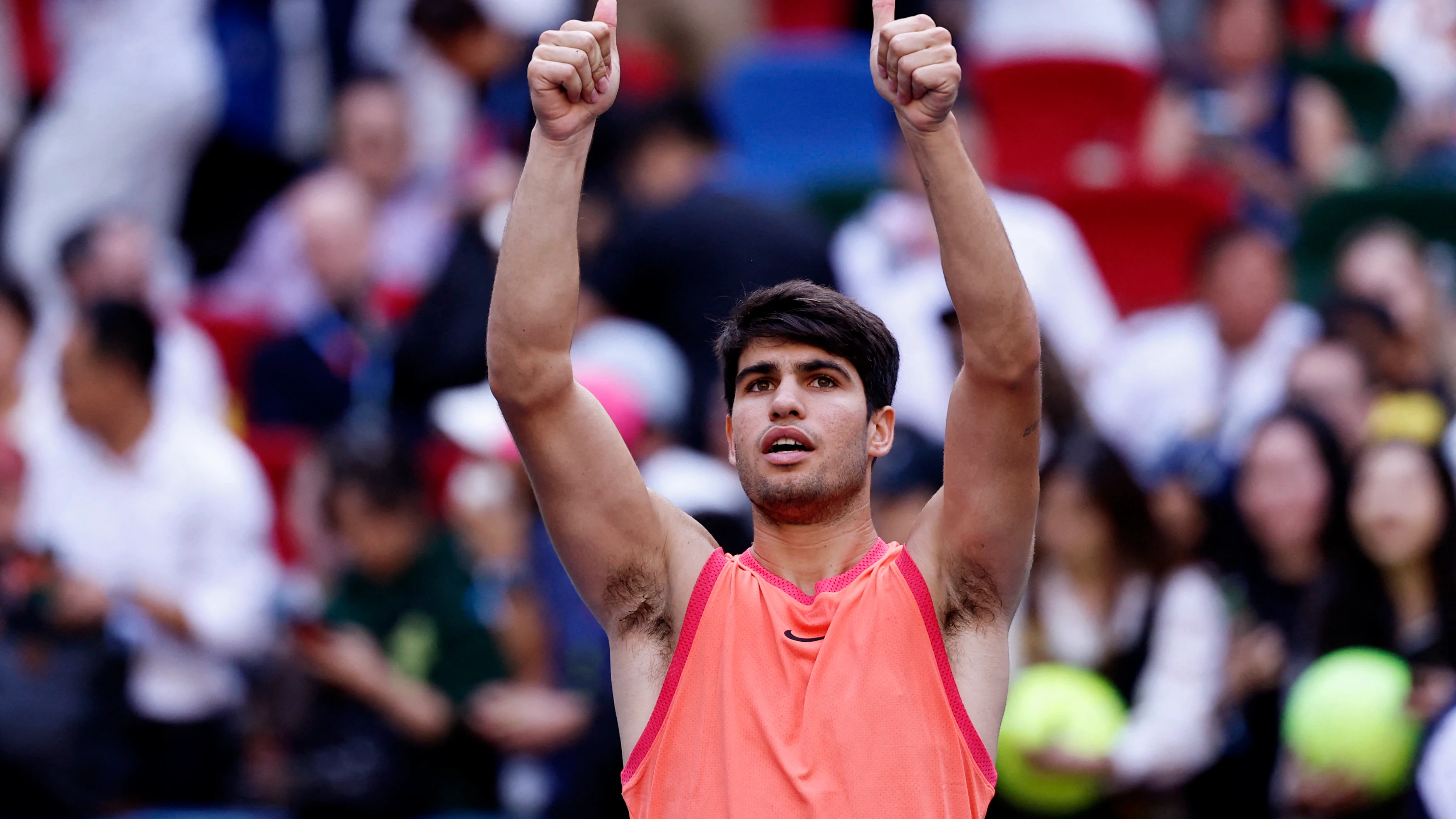 Carlos Alcaraz celebra su victoria ante Gael Monfils y ya est&aacute; en el M&aacute;sters de Shangh&aacute;i