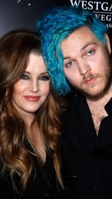 Lisa Marie Presley con su hijo Benjamin Lisa Marie Presley con su hijo Benjamin