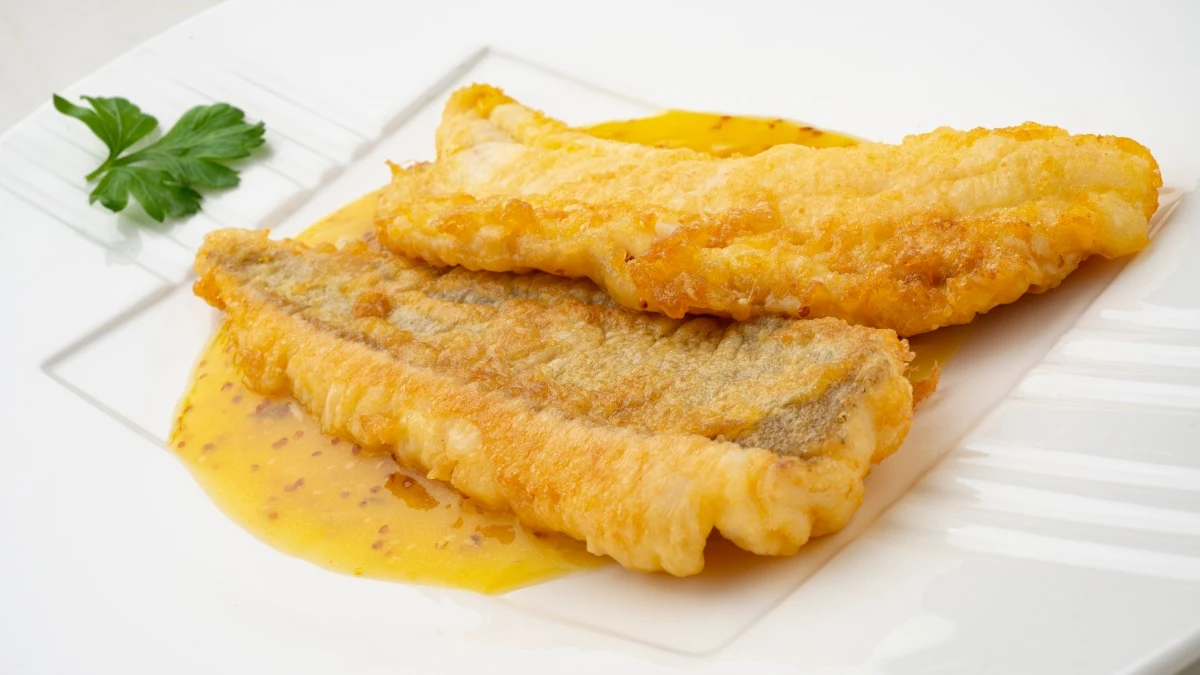 Receta de gallo con salsa de naranja y mostaza, de Arguiñano: "El pescado, solo rebozar y freír" Receta de gallo con salsa de naranja y mostaza, de Arguiñano: "El pescado, solo rebozar y freír"