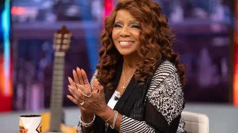 ¡Con la boca abierta! Gloria Gaynor nos sorprende con su espectacular español ¡Con la boca abierta! Gloria Gaynor nos sorprende con su espectacular español