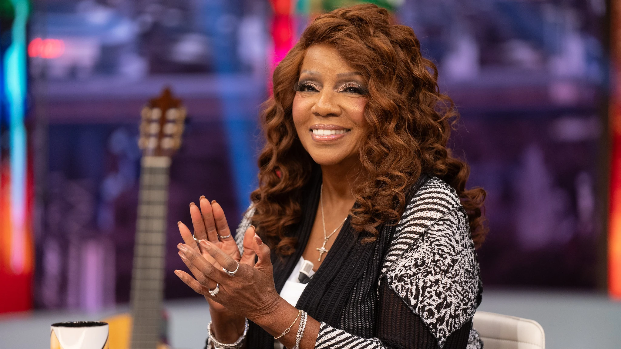 ¡Con la boca abierta! Gloria Gaynor nos sorprende con su espectacular español