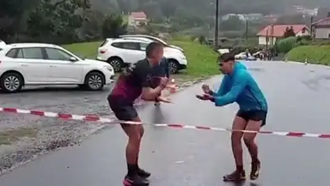 Así fue la entrada en la meta de Roi y Álex Así fue la entrada en la meta de Roi y Álex