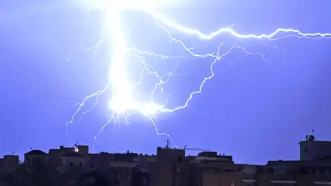 Las tormentas secas pueden ser un peligro para las zonas de alto riesgo de incendios Tormenta en Aguadulce (Almería)