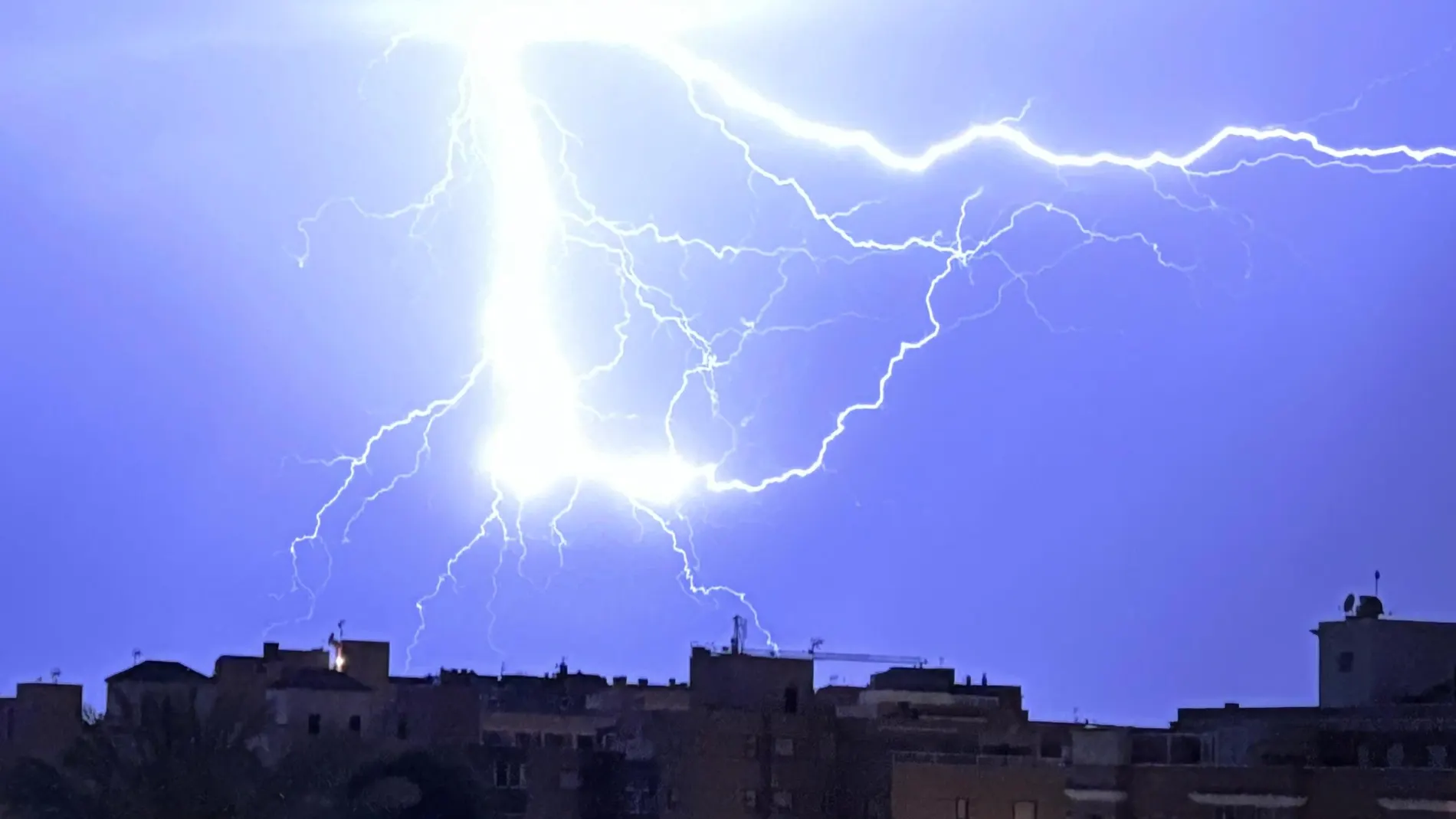 Las tormentas secas pueden ser un peligro para las zonas de alto riesgo de incendios Las tormentas secas pueden ser un peligro para las zonas de alto riesgo de incendios