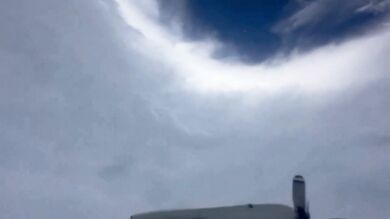 Vídeo: los 'cazatormentas' atraviesan el huracán Milton con un avión