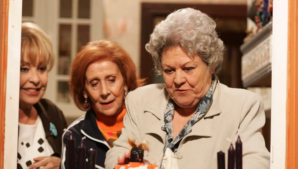 Emma Penella, Mariví Bilbao y Gemma Cuervo en Aquí no hay quien viva Emma Penella, Mariví Bilbao y Gemma Cuervo en Aquí no hay quien viva