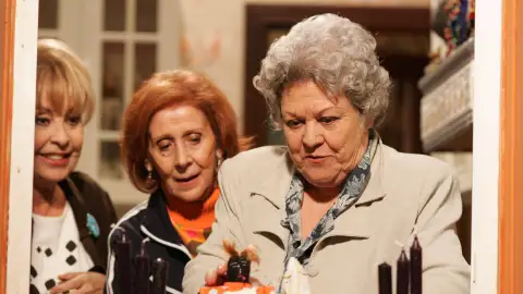 Emma Penella, Mariví Bilbao y Gemma Cuervo en Aquí no hay quien viva Emma Penella, Mariví Bilbao y Gemma Cuervo en Aquí no hay quien viva