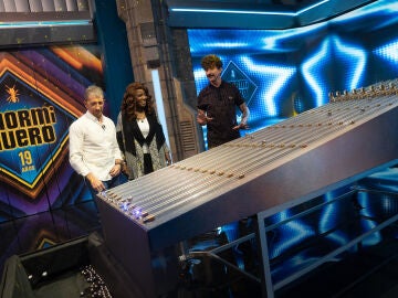 &iexcl;Un instrumento a la altura de la invitada! Marron deja boquiabierta a Gloria Gaynor con el tobodance musical