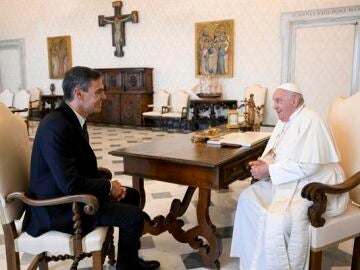 Pedro Sánchez con el Papa Francisco