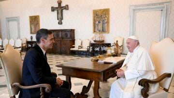 Pedro Sánchez con el Papa Francisco