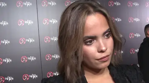 Gloria Camila haciendo declaraciones a la prensa Gloria Camila haciendo declaraciones a la prensa