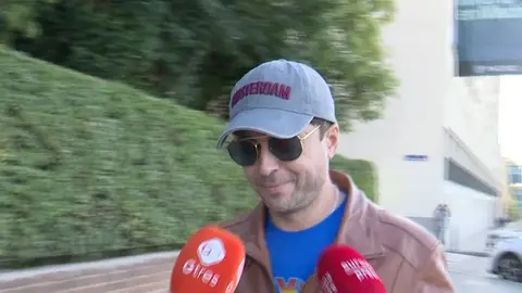 Ángel Cristo Jr. se ríe al ser preguntado por su madre, Bárbara Rey Ángel Cristo Jr. se ríe al ser preguntado por su madre, Bárbara Rey