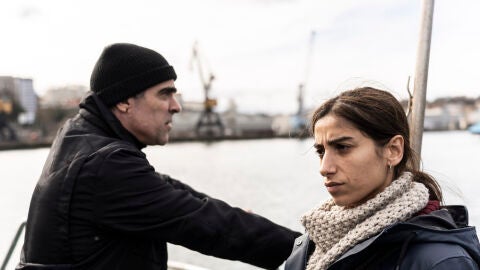 Luis Tosar y Carolina Yuste en La infiltrada