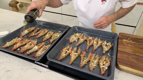 Extiéndelos sobre una bandeja de horno Extiéndelos sobre una bandeja de horno