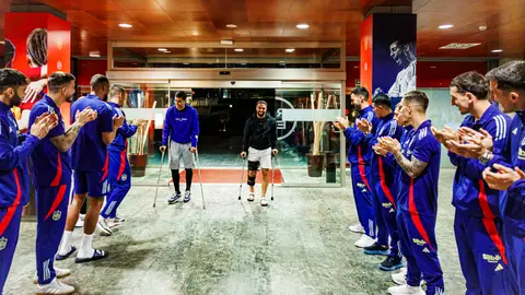 Carvajal y Rodri, recibidos por sus compañeros en Las Rozas Carvajal y Rodri, recibidos por sus compañeros en Las Rozas