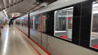Detenido un joven por empujar a su pareja a las v&iacute;as del metro en Erandio