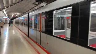 Detenido un joven por empujar a su pareja a las vías del metro en Erandio Detenido un joven por empujar a su pareja a las vías del metro en Erandio