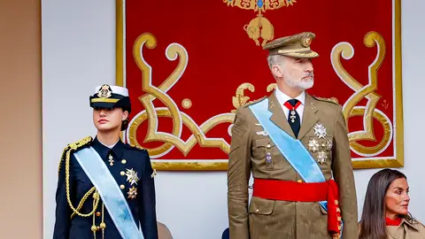La princesa Leonor y los reyes Felipe y Letizia en el palco el Día de la Fiesta Nacional La princesa Leonor y los reyes Felipe y Letizia en el palco el Día de la Fiesta Nacional