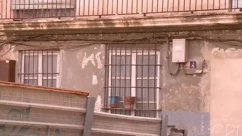 Un edificio que necesita ser rehabilitado Un edificio que necesita ser rehabilitado