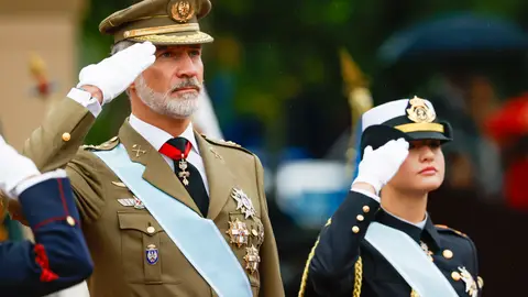 El rey Felipe y la princesa Leonor y en el desfile de las Fuerzas Armadas El rey Felipe y la princesa Leonor y en el desfile de las Fuerzas Armadas