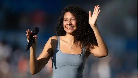 El pasado que seguro conoces de la nueva cantante de La ruleta de la suerte Tayra Taylor, integrante de la banda musical de La ruleta de la suerte noche