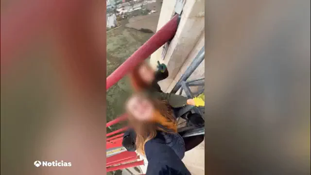 Muere un joven de 26 años al caer de un puente en Talavera de la Reina mientras se grababa para sus redes sociales Muere un joven de 26 años al caer de un puente en Talavera de la Reina mientras se grababa para sus redes sociales
