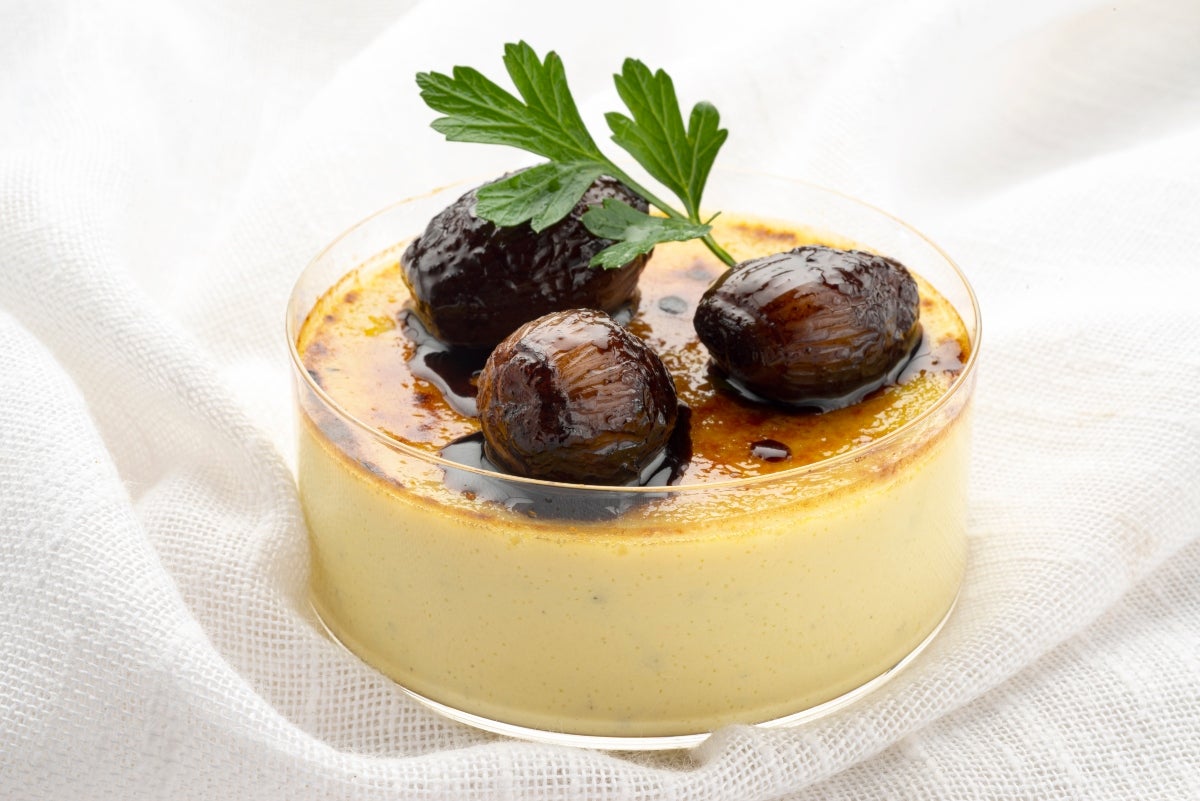 Crème brûlée de roquefort con confitura de cebollitas francesas, un ...