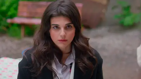 La dura reprimenda de Orhan a su hija Cansu tras ser pillada chantajeando a Akif: "¡Te hemos descubierto!” La dura reprimenda de Orhan a su hija Cansu tras ser pillada chantajeando a Akif: "¡Te hemos descubierto!”