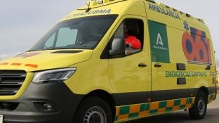 Imagen de archivo de una ambulancia de la Junta de Andaluc&iacute;a