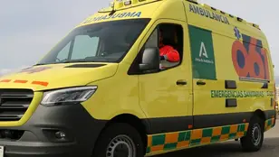 Imagen de archivo de una ambulancia de la Junta de Andalucía