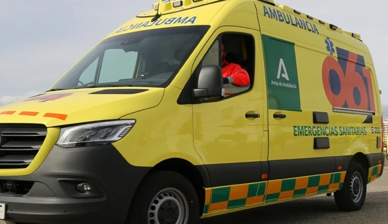 Imagen de archivo de una ambulancia de la Junta de Andalucía