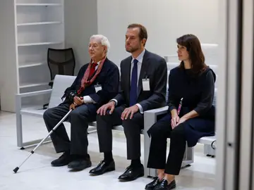El exembajador de España en Venezuela Raúl Morodo, su hijo Alejo y su nuera Ana Catarina Varandas El exembajador de España en Venezuela Raúl Morodo, su hijo Alejo y su nuera Ana Catarina Varandas