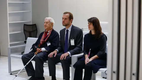 El exembajador de España en Venezuela Raúl Morodo, su hijo Alejo y su nuera Ana Catarina Varandas El exembajador de España en Venezuela Raúl Morodo, su hijo Alejo y su nuera Ana Catarina Varandas