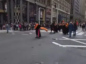 La tuna de Jerez, por Nueva York "Vamos para allá 16 personas con nuestros trajes de tuno y con nuestra beca naranja" La tuna de Jerez, por Nueva York "Vamos para allá 16 personas con nuestros trajes de tuno y con nuestra beca naranja"