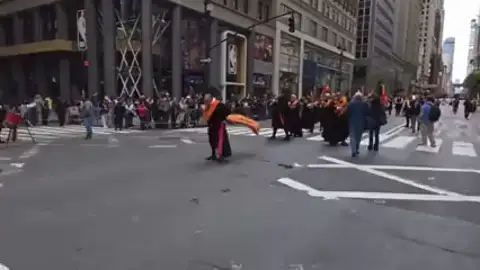 La tuna de Jerez, por Nueva York "Vamos para allá 16 personas con nuestros trajes de tuno y con nuestra beca naranja" La tuna de Jerez, por Nueva York "Vamos para allá 16 personas con nuestros trajes de tuno y con nuestra beca naranja"