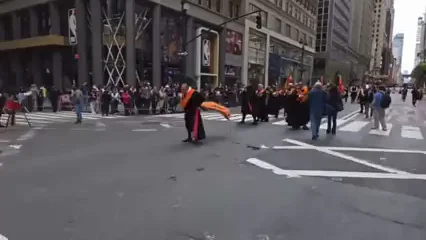 La tuna de Jerez, por Nueva York "Vamos para allá 16 personas con nuestros trajes de tuno y con nuestra beca naranja" La tuna de Jerez, por Nueva York "Vamos para allá 16 personas con nuestros trajes de tuno y con nuestra beca naranja"