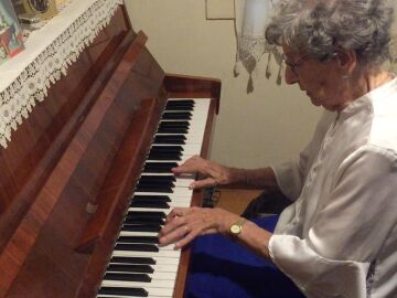 Purita Ramos, 105 años y toda una vida pegada al piano