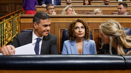 Pedro S&aacute;nchez, Mar&iacute;a Jes&uacute;s Montero y Yolanda D&iacute;az