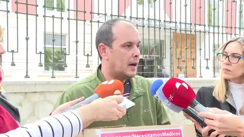 Firmas contra la falta de sanitarios en un hospital de Ponferrada Casi 80.000 firmas por la falta de sanitarios en un hospital de Ponferrada: "Una semana sin oncólogos en planta"