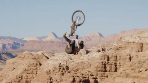 Brandon Semenuk en acción Brandon Semenuk en acción