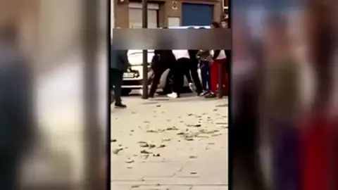 El vídeo de la agresión a dos policías de Maracena El vídeo de la agresión a dos policías de Maracena