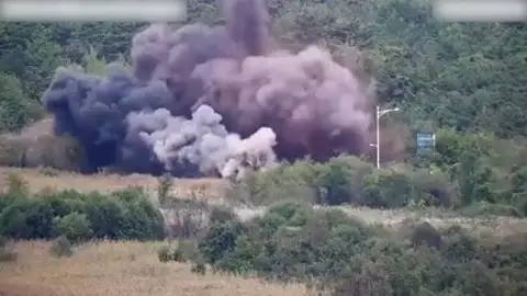 Tensión entre las dos Coreas, la del Norte destruye carreteras y Seúl responde Tensión entre las dos Coreas, la del Norte destruye carreteras y Seúl responde