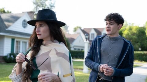 Kathryn Hahn y Joe Locke en Agatha ¿Quién si no?