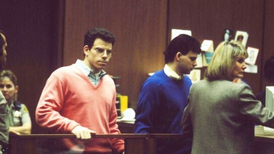 Erik y Lyle Men&eacute;ndez en el juicio por el asesinato de sus padres en 1992