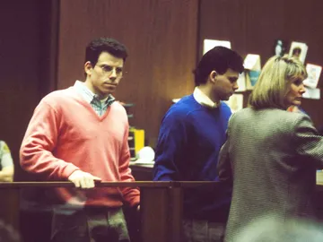 Erik y Lyle Menéndez en el juicio por el asesinato de sus padres en 1992 Erik y Lyle Menéndez en el juicio por el asesinato de sus padres en 1992