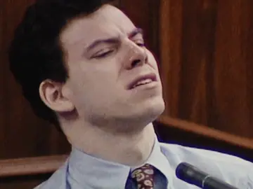 Erik Menéndez durante el juicio por el asesinatos de sus padres Erik Menéndez durante el juicio por el asesinatos de sus padres